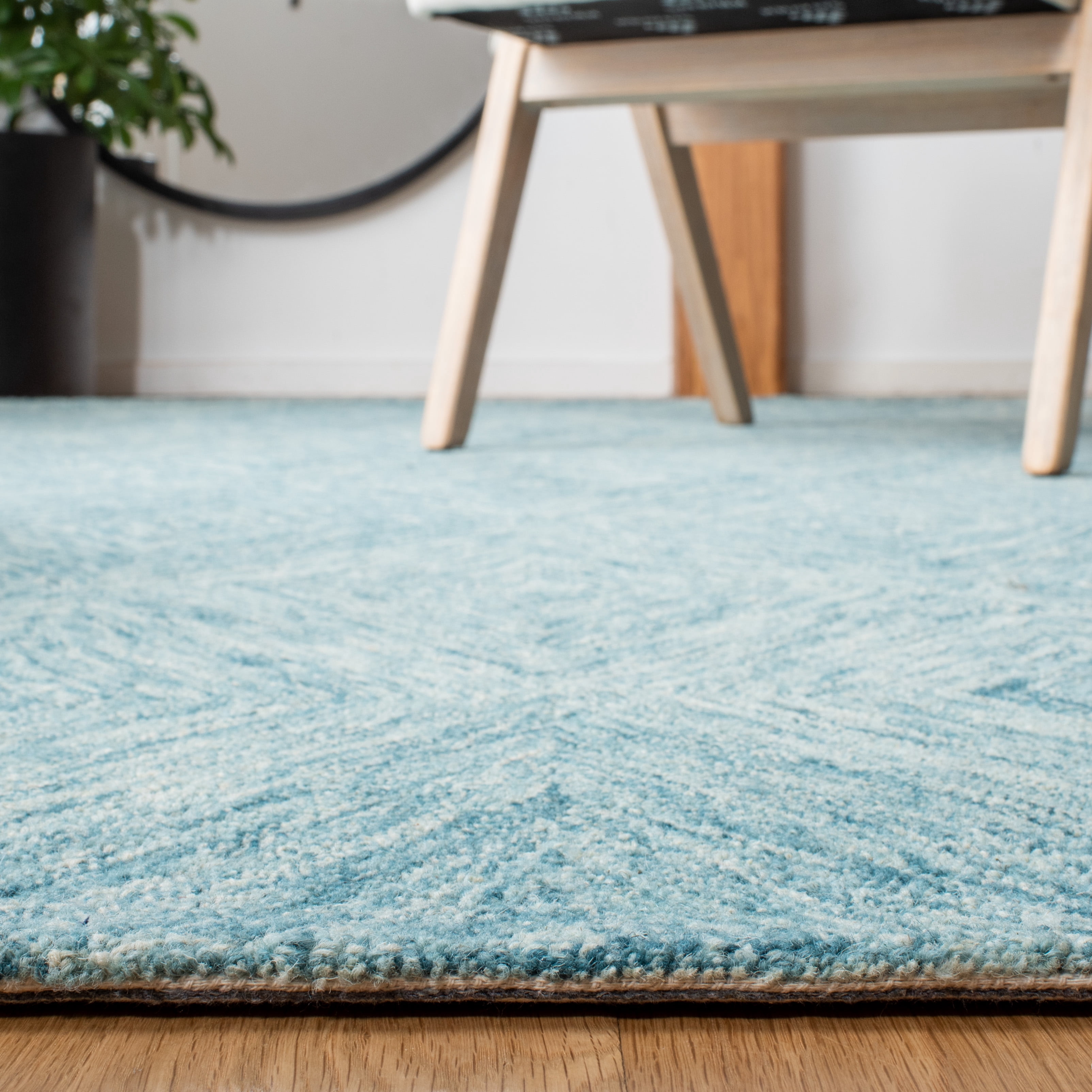 SAFAVIEH Metro Avalon Diamond Area Rug, Light Blue, 4' x 6'