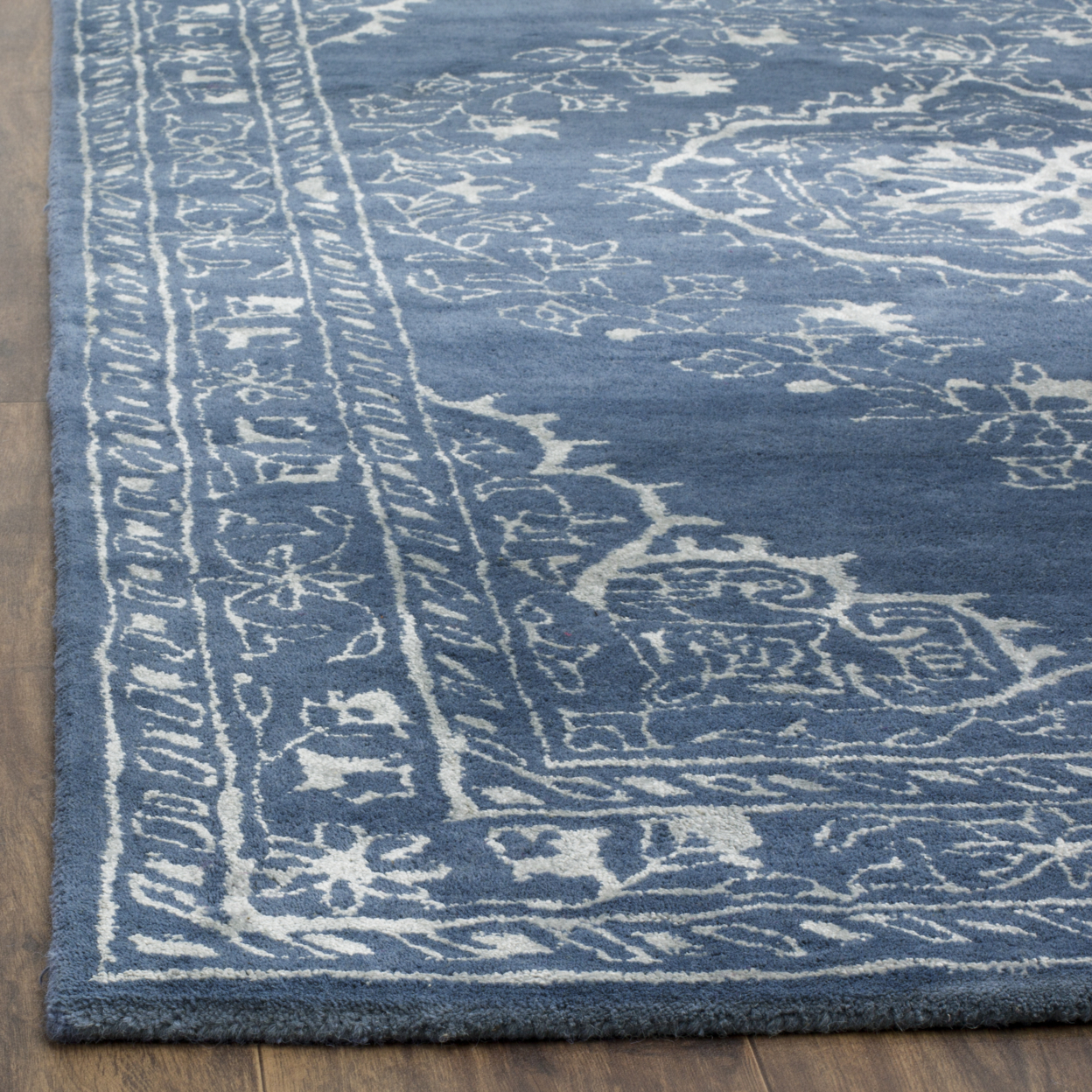 SAFAVIEH Glamour Gaia Floral Bordered Wool Area Rug, Blue, 5' x 8'