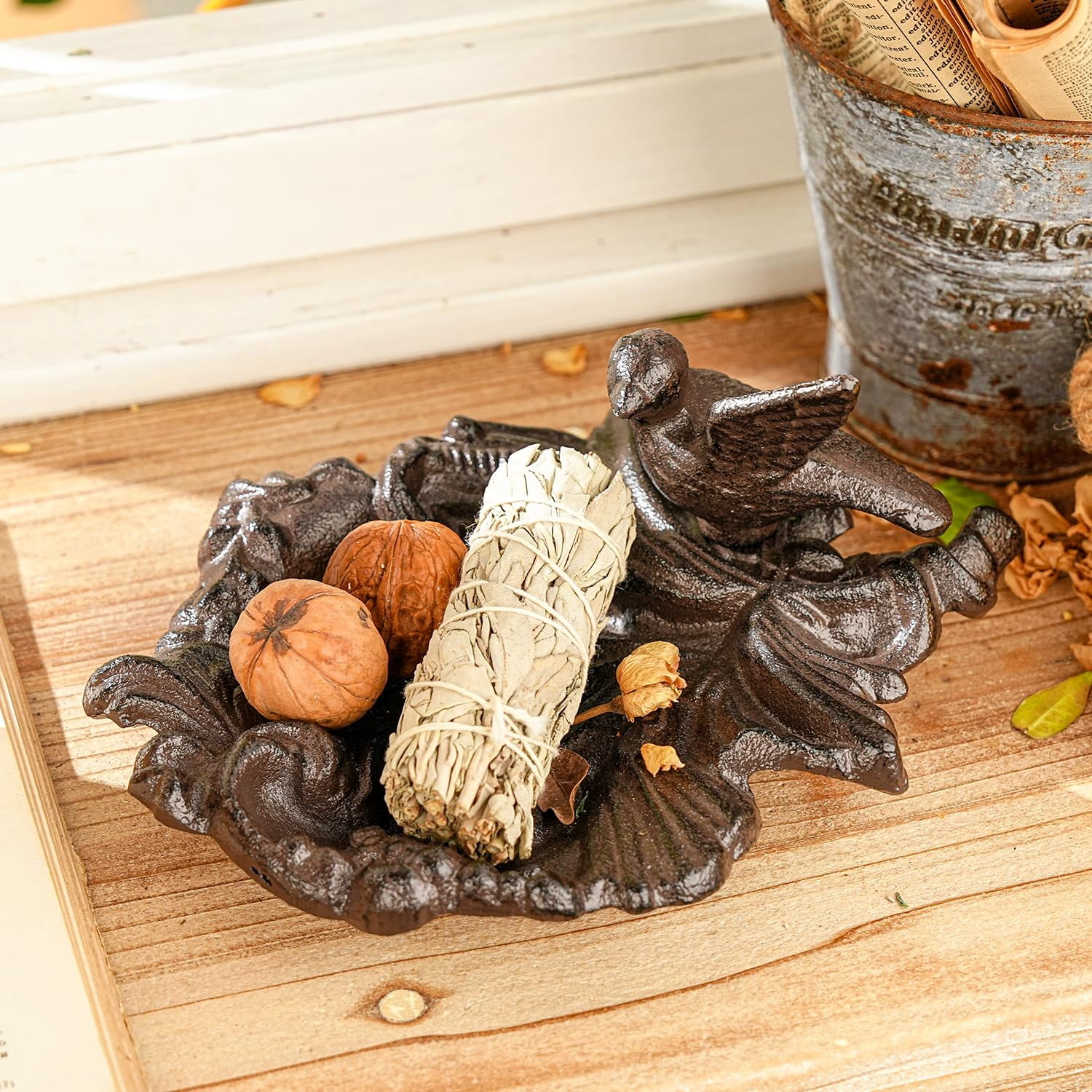 Sungmor Cast Iron Bird Feeder Dish, Rustic Brown Small Bird Feeding Tray, Decorative Leaf-Shaped Outdoor Bath Bowl Food Container for Garden, Patio or Yard