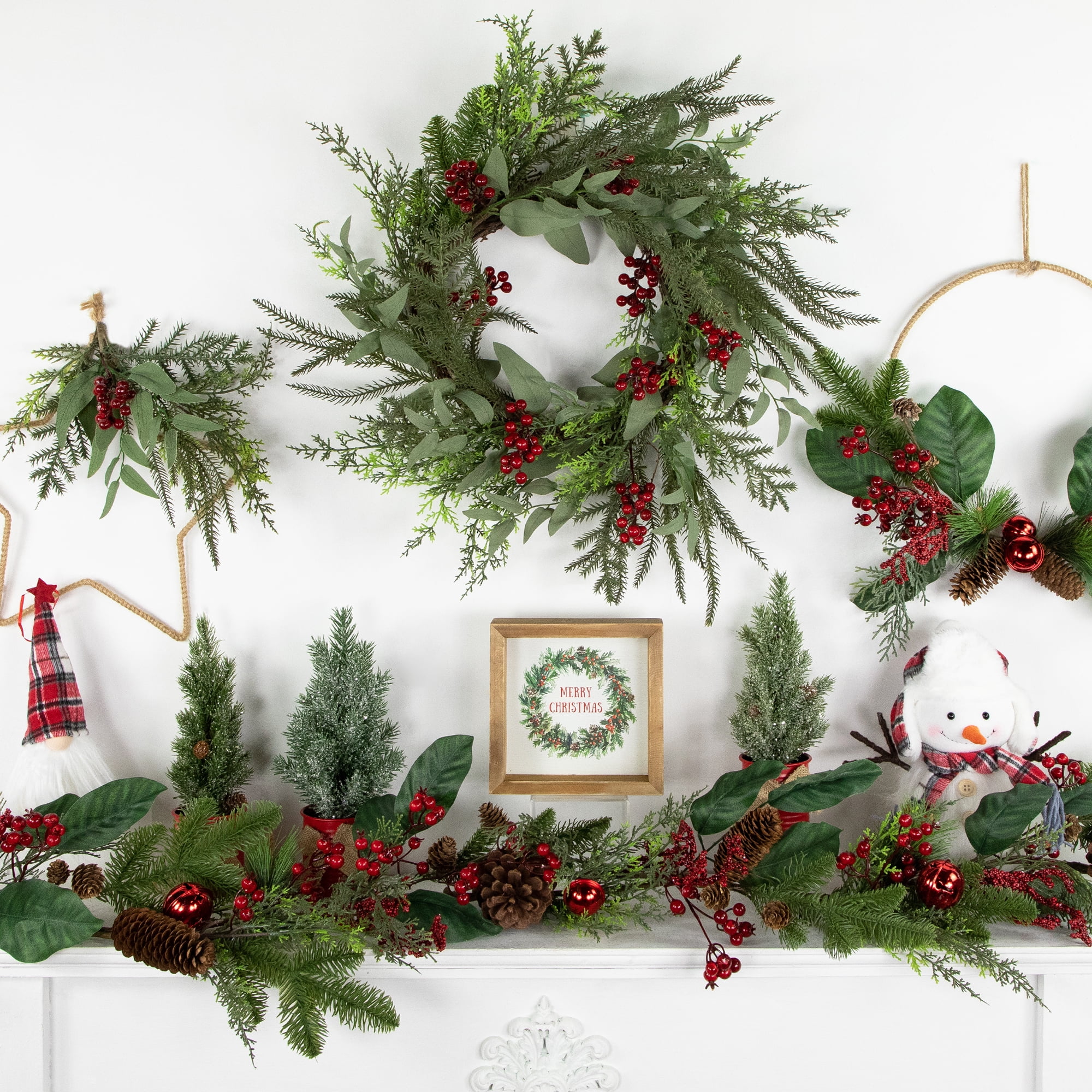 Mixed Foliage and Red Berries Artificial Christmas Wreath 24-Inch Unlit