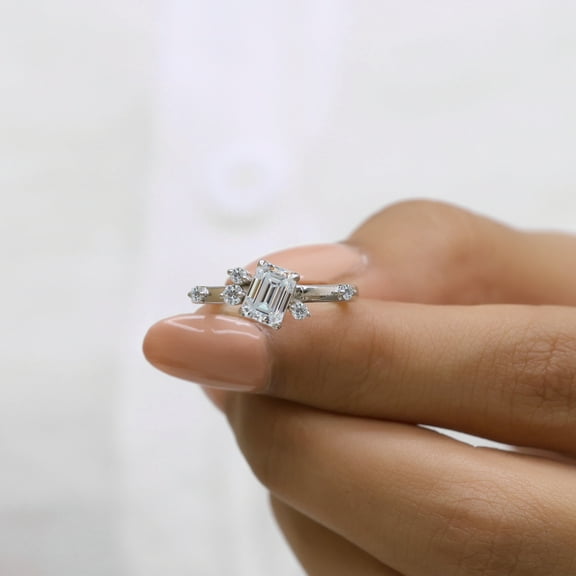 VINSON Moissanite Emerald Solitaire Engagement Ring - Unique Emerald Diamond Gift Ring for Women