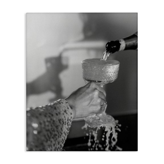 Stupell Industries Modern Classy Champagne Pour Splash Canvas Art, 16 x 20, by House of Lulu