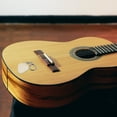 thumbnail image 4 of Llavero porta púas de guitarra: Caja transparente en forma de corazón para guardar y organizar fácilmente las púas de guitarra, ideal para amantes de la música., 4 of 8