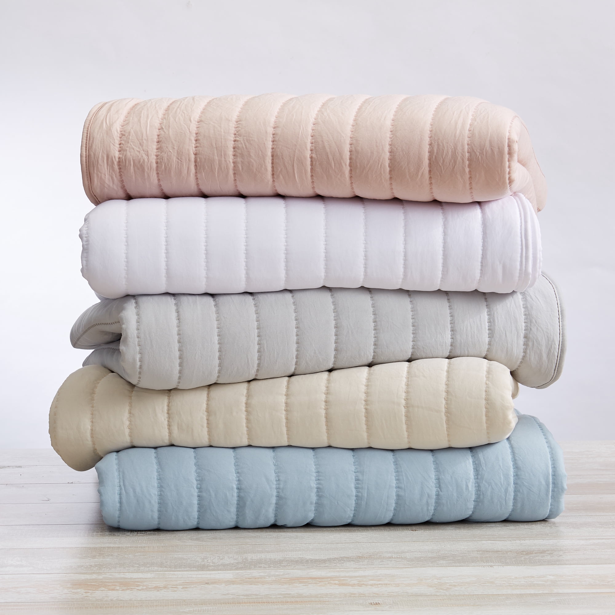 Great Bay Home Channel Stitch Modern Ribbed Reversible Quilt Set With Shams  (Full / Queen, Rose Clay)