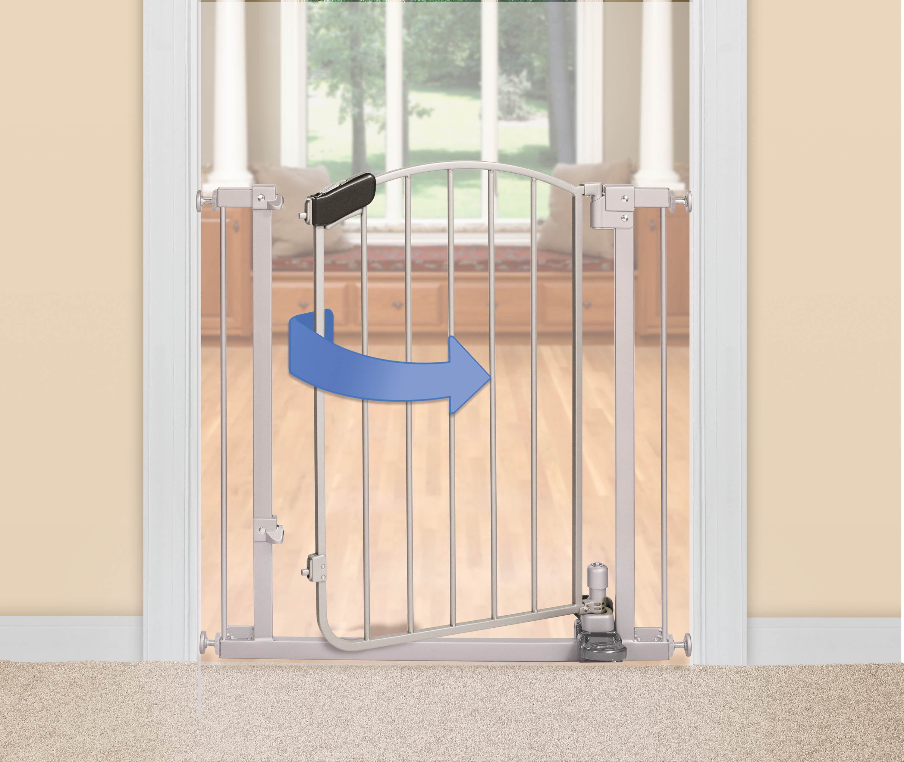 summer infant step to open gate