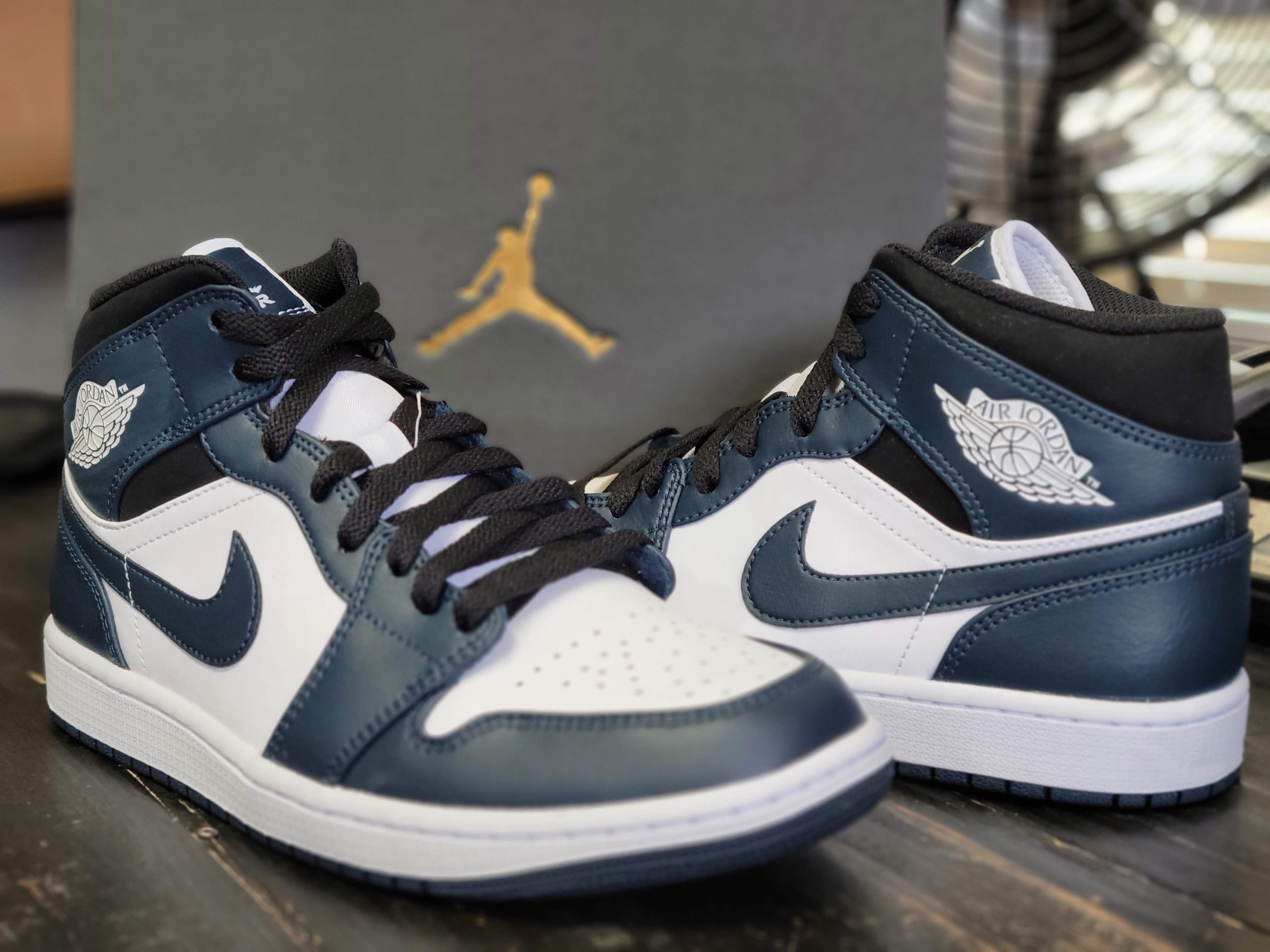 air jordan 1 navy blue and white