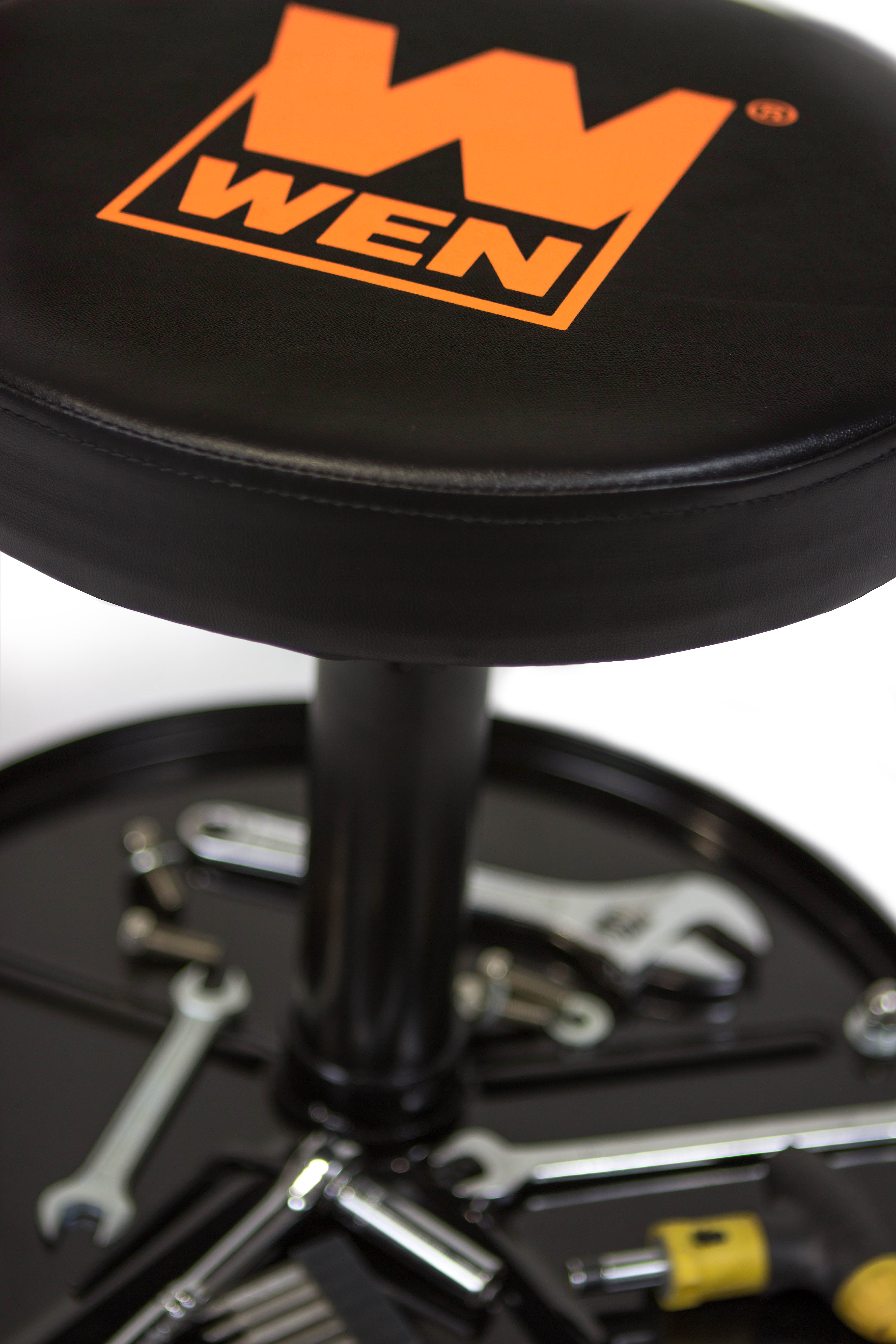 WEN 300-Pound Capacity Pneumatic Rolling Mechanic Stool