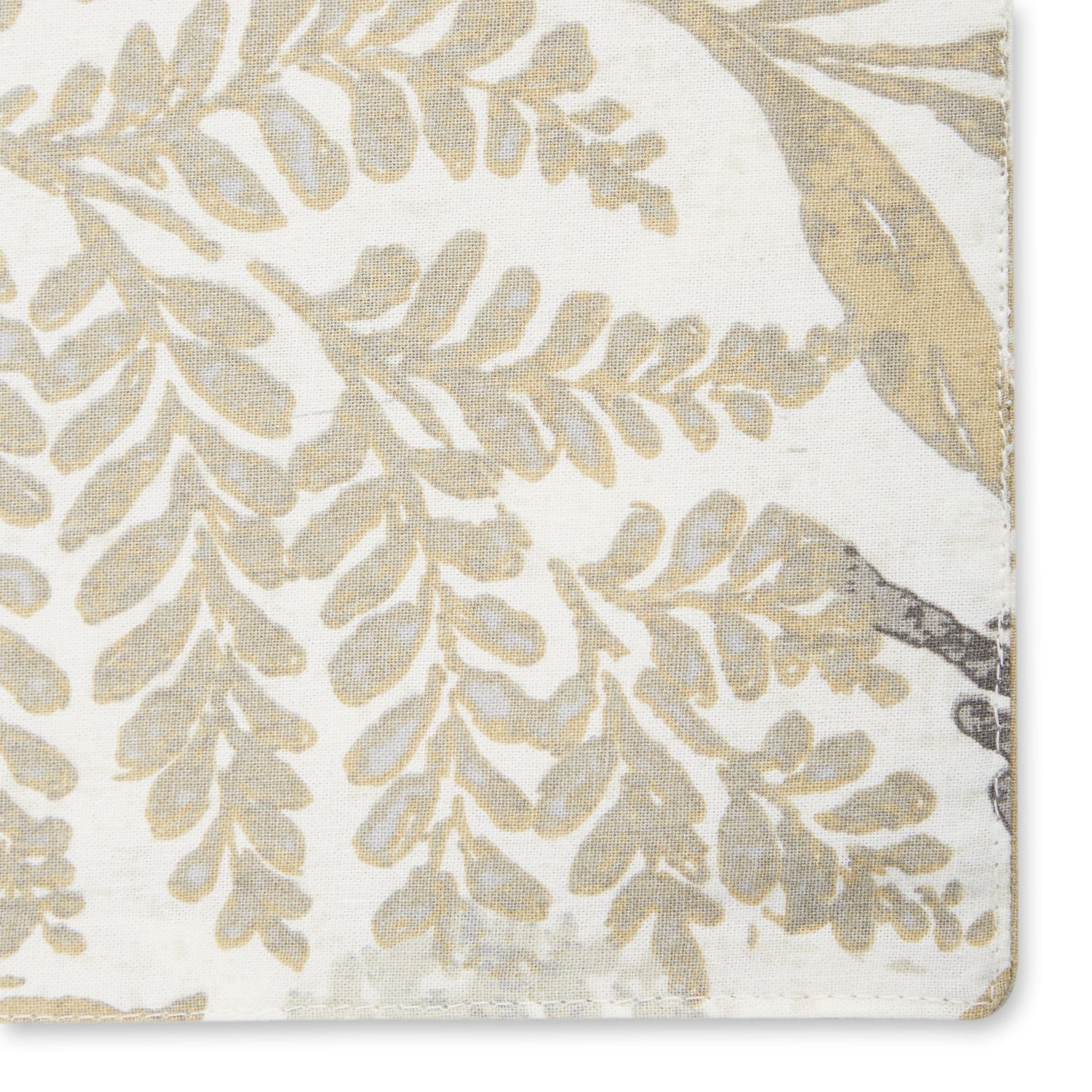 Town & Country Living Hastings Table Runner