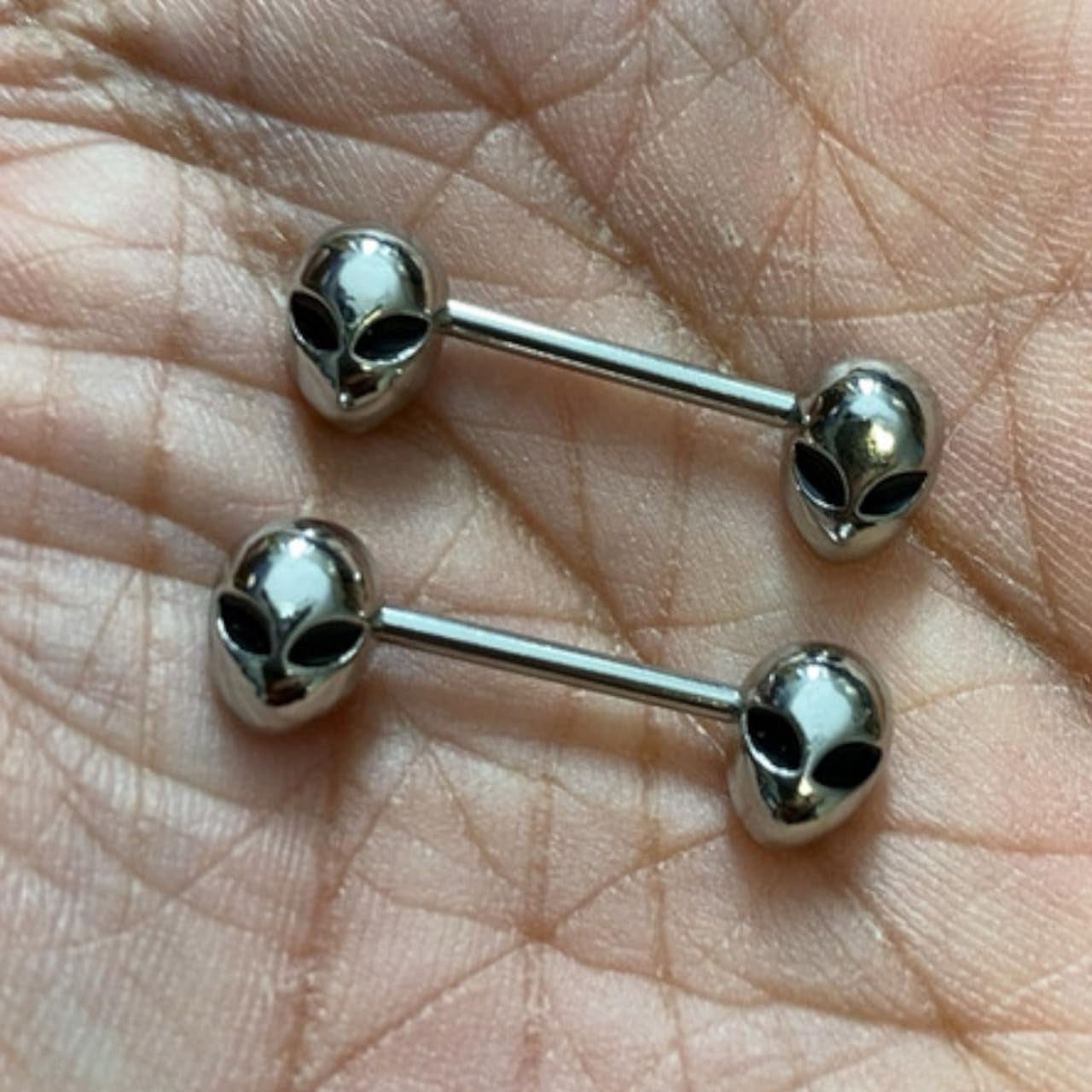 2PCS 316L Surgical Steel 14G Nipple Rings Alien Face Nipple Barbell Women Nipplerings Bars Halloween Punk Body Piercing Jewelry 14mm 9/16 Inch