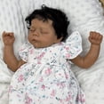 thumbnail image 3 of Muñeca Reborn GUESSBELLY Dormida 50cm Piel Marrón Oscuro, 3 of 4