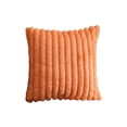 thumbnail image 2 of Housses de Coussin de Noël - Taies d'Oreiller Rouges en Peluche pour Décoration de Canapé et Lit, 2 of 6