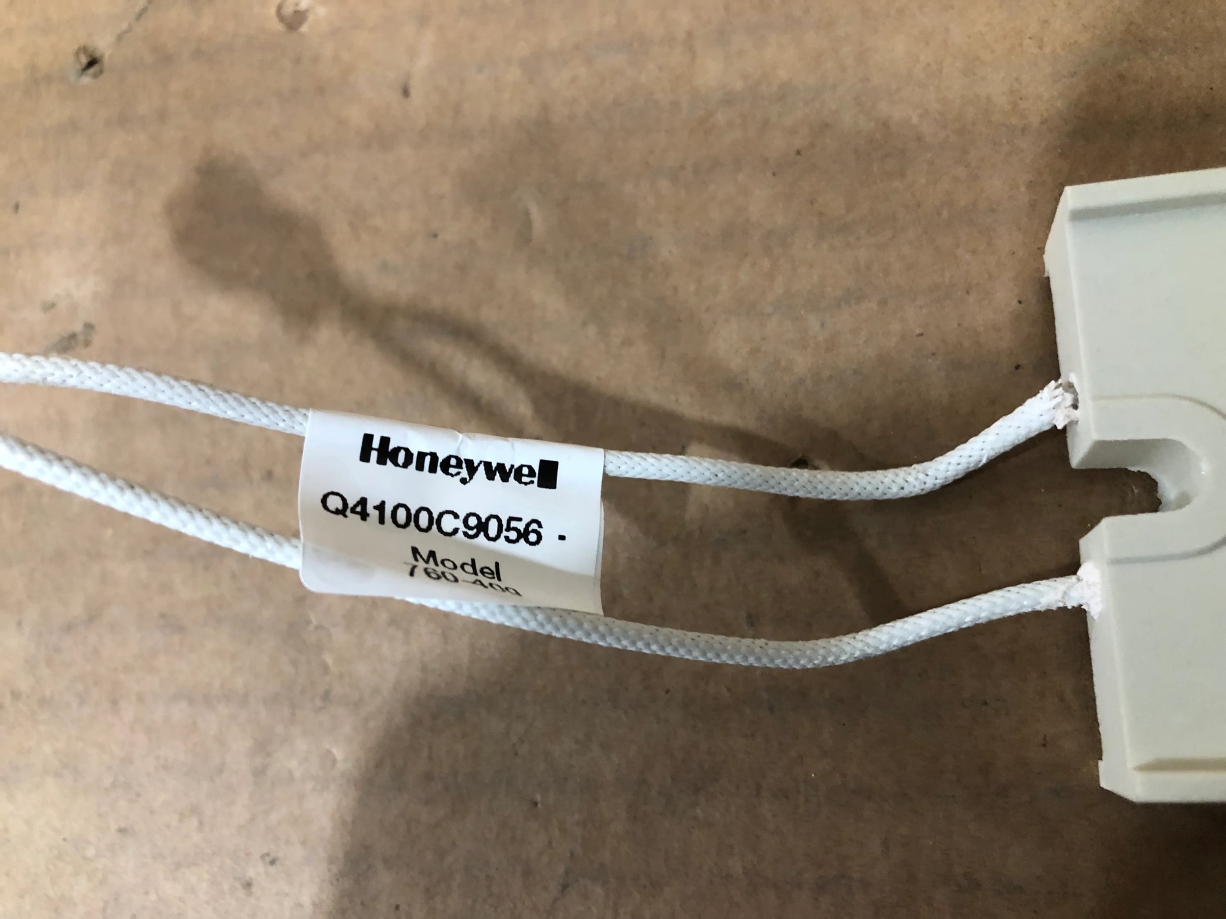 Hot Surface Igniter, LP/NG, 120, 5 1/4 in L., Silicon Carbide, Bracket, Screw, Wiring Accessories