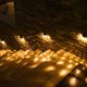 thumbnail image 3 of Aplique solar LED de pared para exteriores (4 unidades), resistente al agua IP65, luz blanca cálida, lámpara decorativa para jardín, valla, patio, puerta de entrada, escalera, patio y entrada., 3 of 5