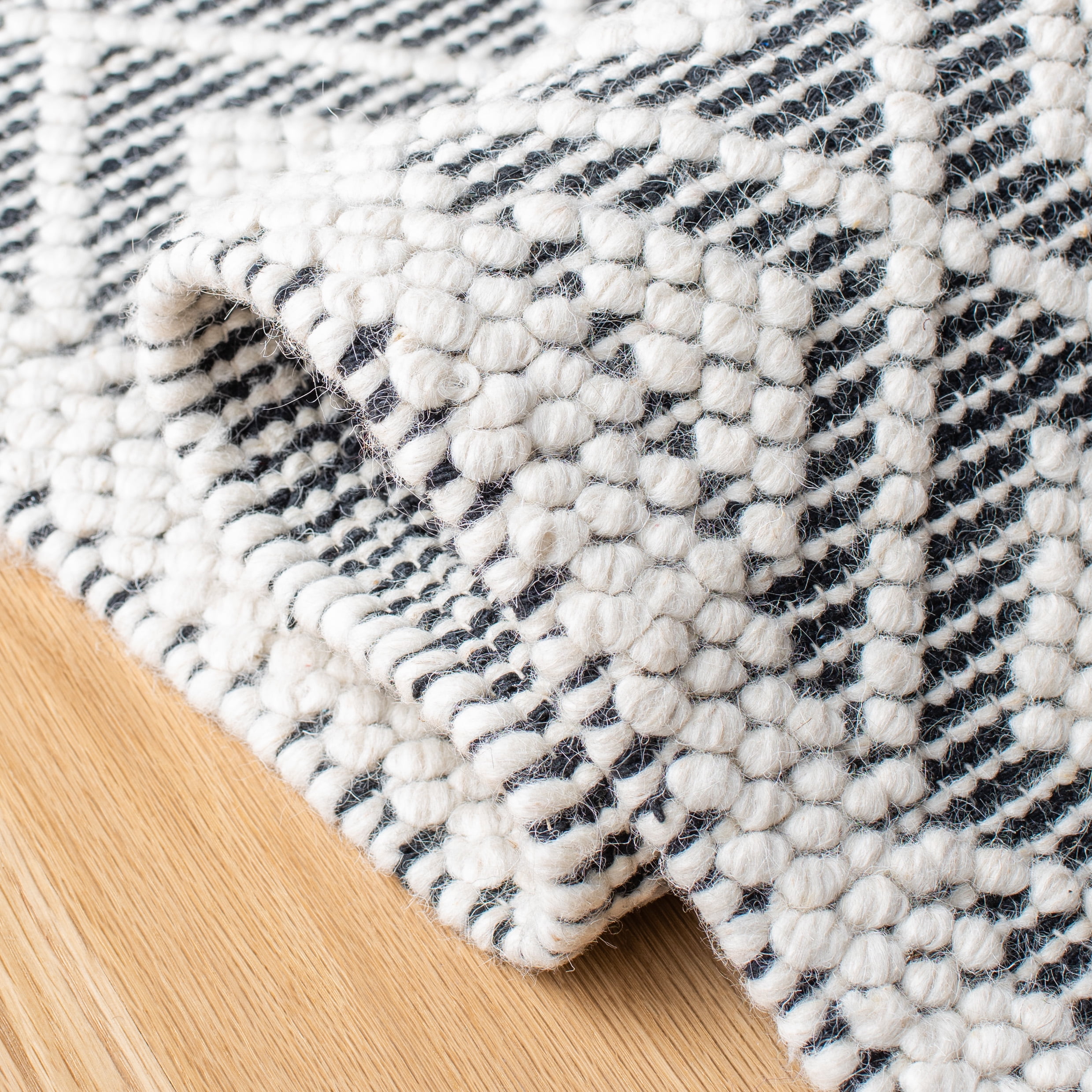SAFAVIEH Natura Taneka Diamond Runner Rug, Ivory/Black, 2'3" x 8'