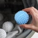 thumbnail image 4 of Packs de 6 bolas reutilizables para secadora de ropa - suavizante de plástico, reduce arrugas y estática, acelera el secado, ayuda ecológica para lavar y secar (azul, blanco), 4 of 7