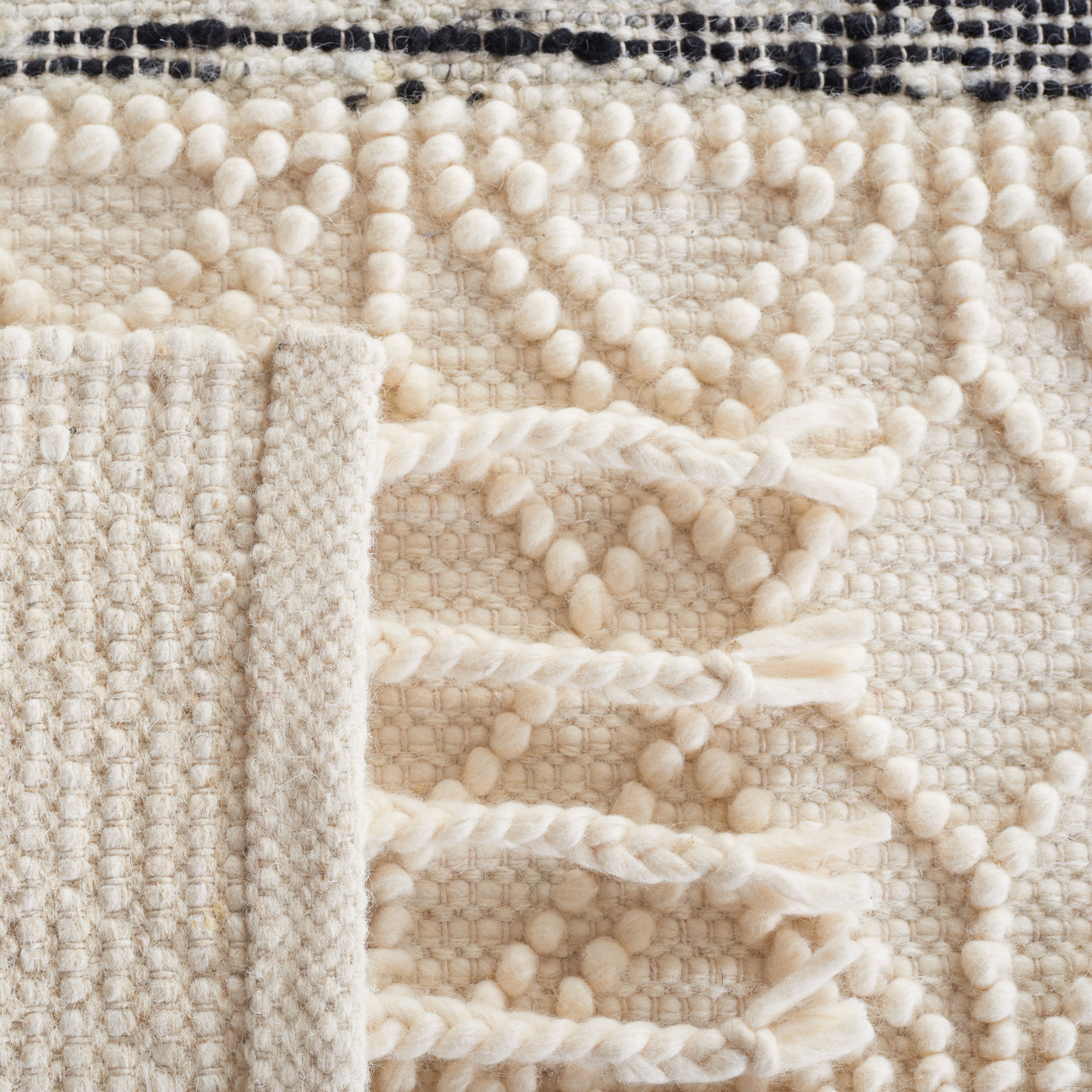 SAFAVIEH Natura Salvador Southwestern Area Rug, Ivory/Black, 3' x 5'