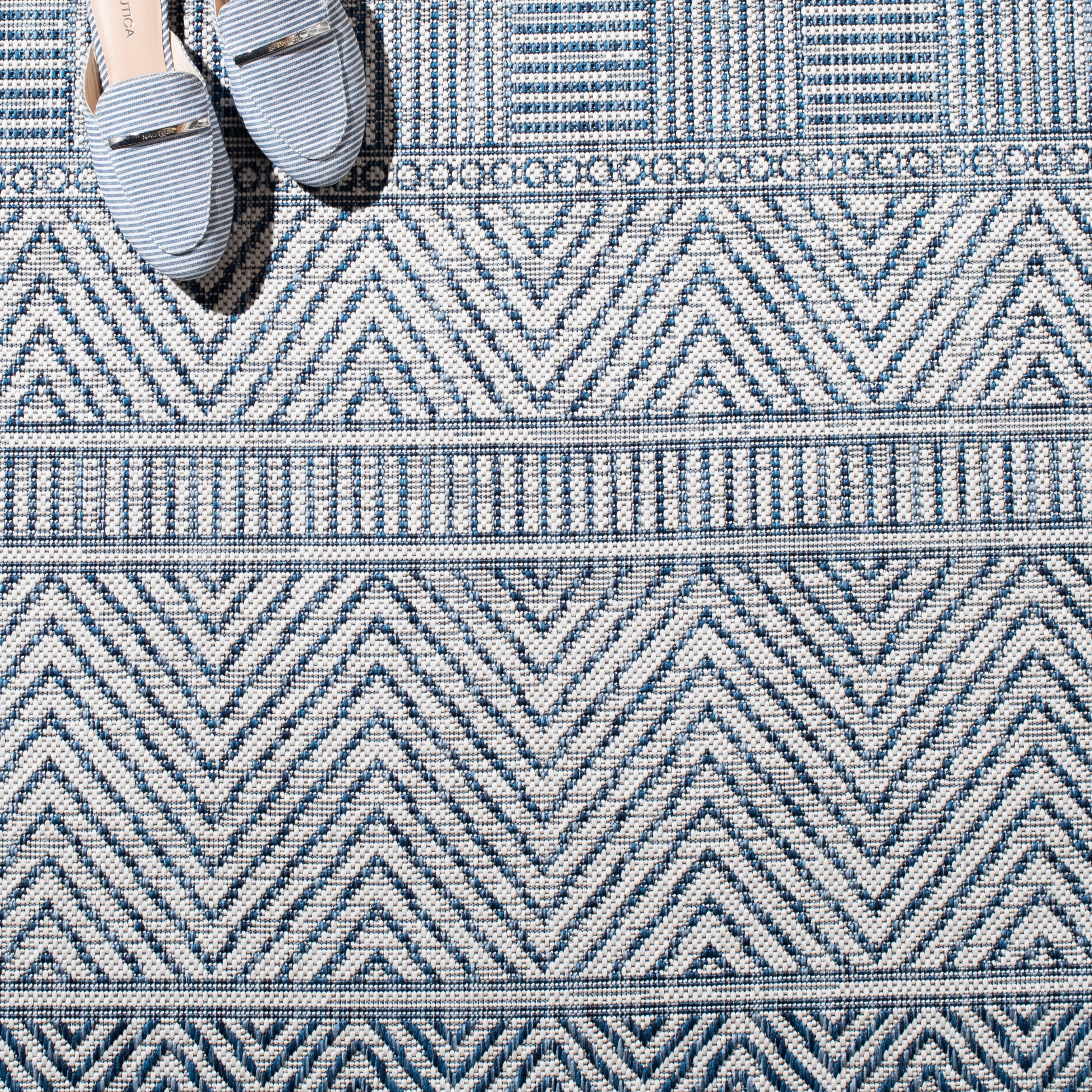 SAFAVIEH Courtyard Altan Geometric Indoor/Outdoor Area Rug, Ivory/Navy, 6'7" x 6'7" Square