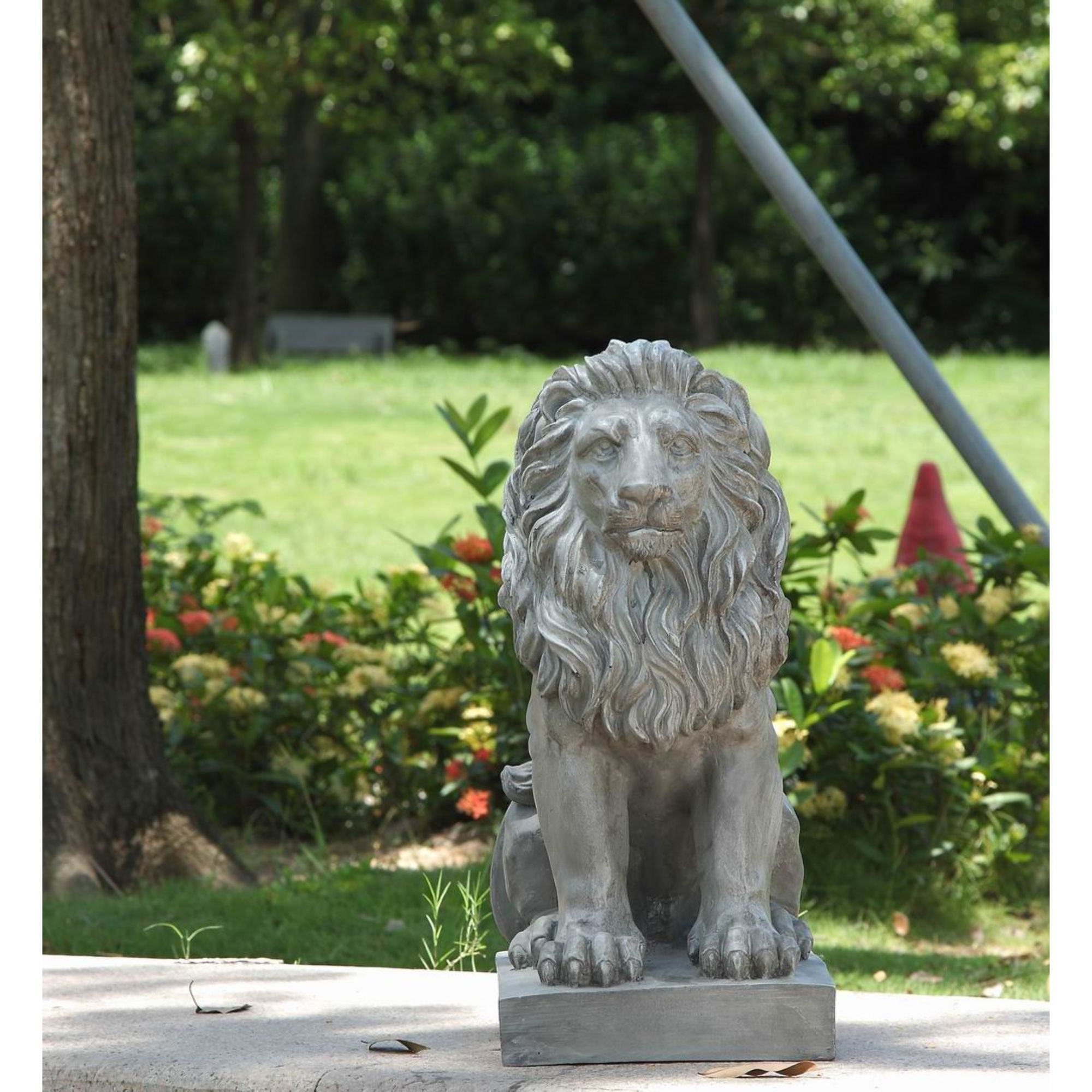 SITTING LION