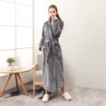 thumbnail image 1 of Camisón de pareja de terciopelo Beibei de franela gruesa de otoño e invierno Bata de baño con cinturón fijo de gran tamaño extendida para hombres y mujeres, 1 of 6