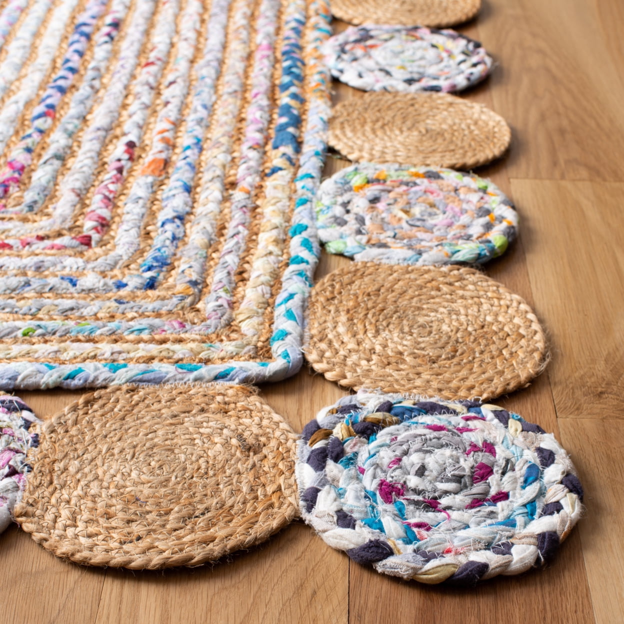 SAFAVIEH Cape Cod Kyle Braided Area Rug, 6' x 9', Beige/Multi