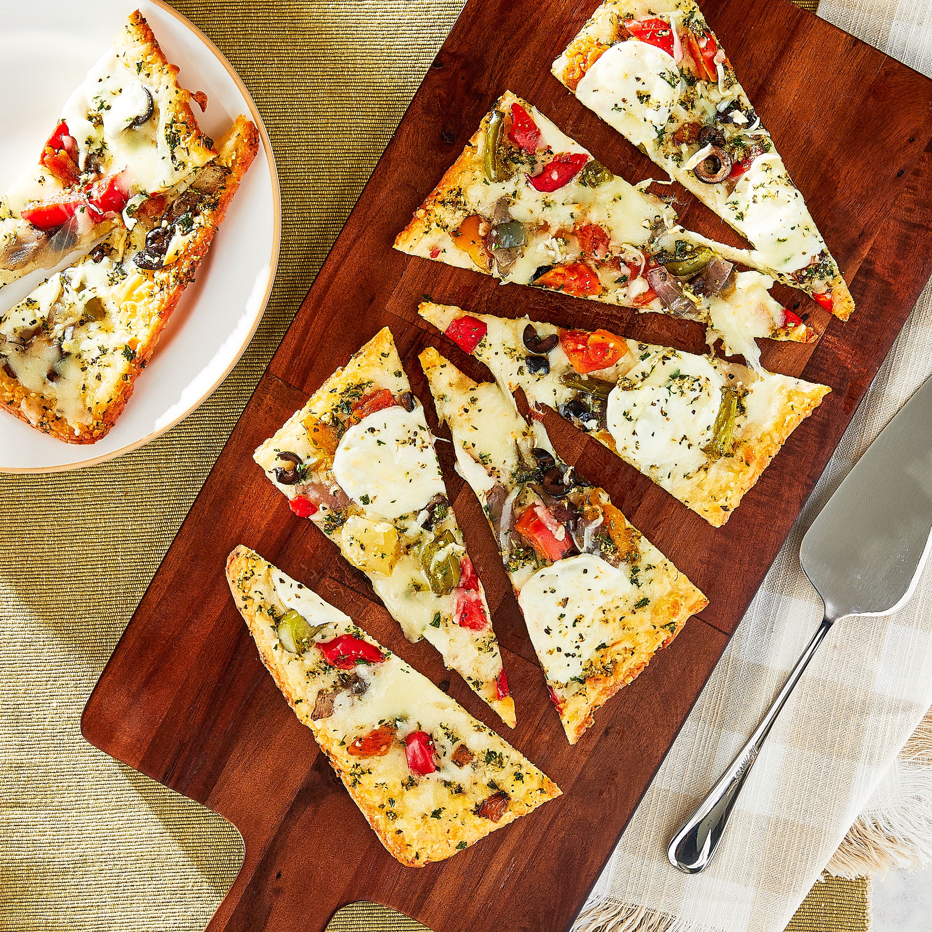 Marketside Fire Roasted Vegetable Flatbread Pizza with Cauliflower Crust, 12.25 oz