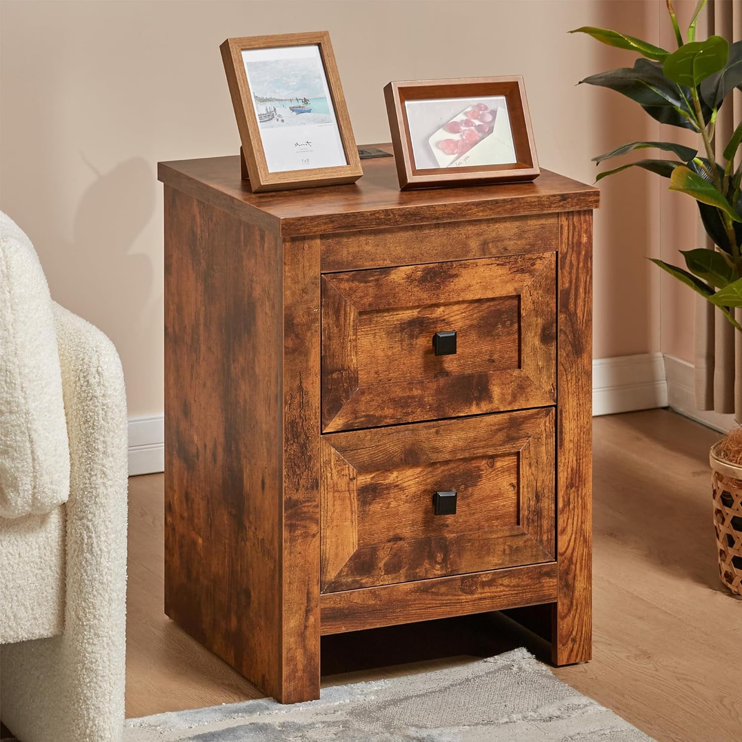 Merluxy Sturdy Nightstand Set of 2 with Charging Station, Farmhouse Wood Bedside Table Rustic Brown