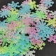 thumbnail image 3 of Injueey 50 pack/lote pegatinas fluorescentes de copo de nieve se pegan en paredes, techos y puertas de artículos para el hogar Kits de decoración para fiestas, 3 of 6
