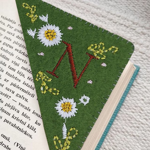 🔖 26 Letters Elegant Hand Embroidered Corner Bookmark Bookmark Decoration Handmade Custom Letter Bookmark Hand Corner Bookmark Easter Crafts for Toddlers
