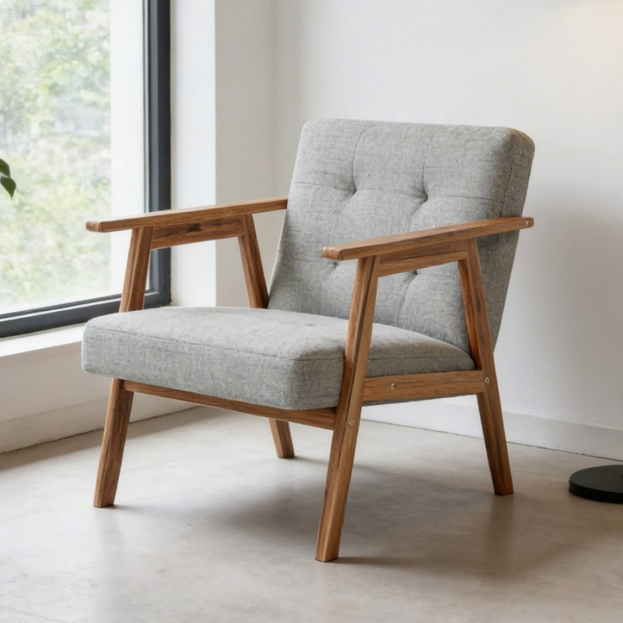 Modern Accent Chair, Fabric Upholstered Armchair with Tufted Details and Wooden Frame, Light Gray Lounge Chair for Living Room, Bedroom & Office, Light Gray