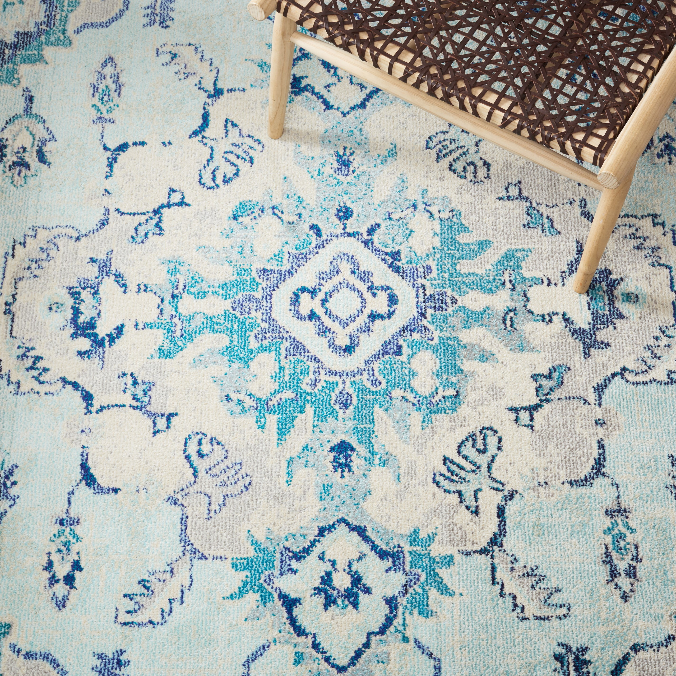 SAFAVIEH Madison Elinor Traditional Distressed Area Rug, Teal/Beige, 6'7" x 6'7" Round