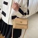 thumbnail image 4 of Bolso de mano clásico retro tipo clutch de PU con hebilla oculta adecuado para damas., 4 of 5
