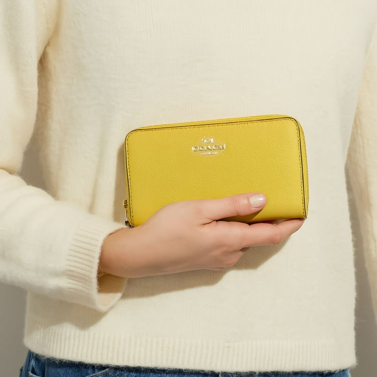Coach Women's Medium ID Zip Wallet in Pebbled Leather, Gold