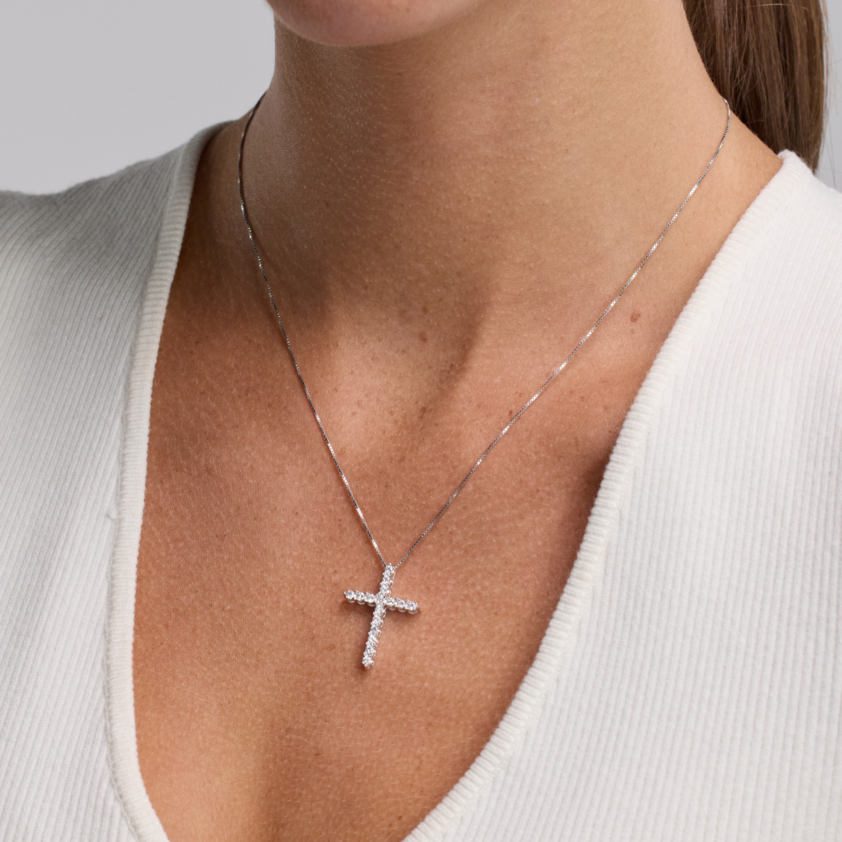 Unique Moments 1/2 Ct Lab Grown Diamond Cross Pendant Necklace in Silver for Women (J-SI-I1)
