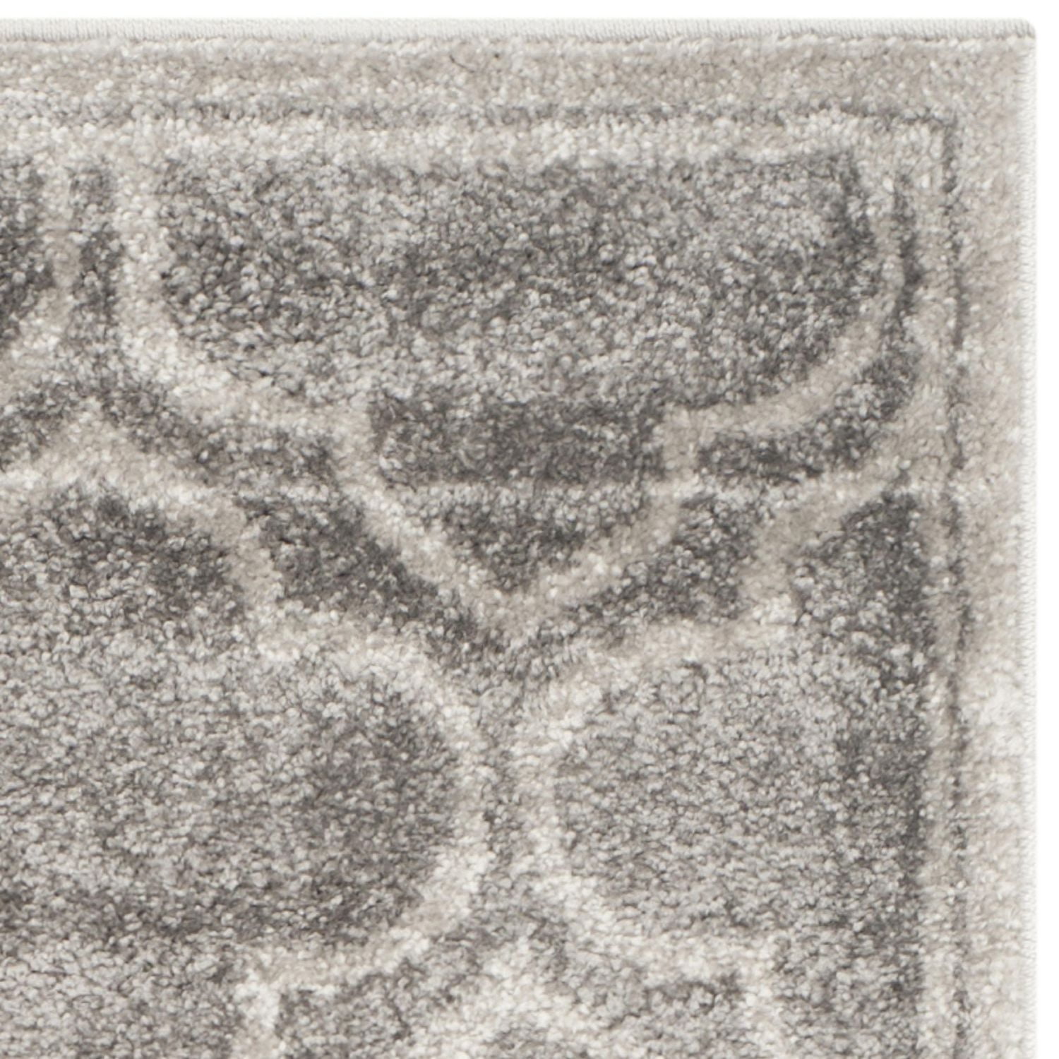 Safavieh Amherst Wilson Geometric Area Rug