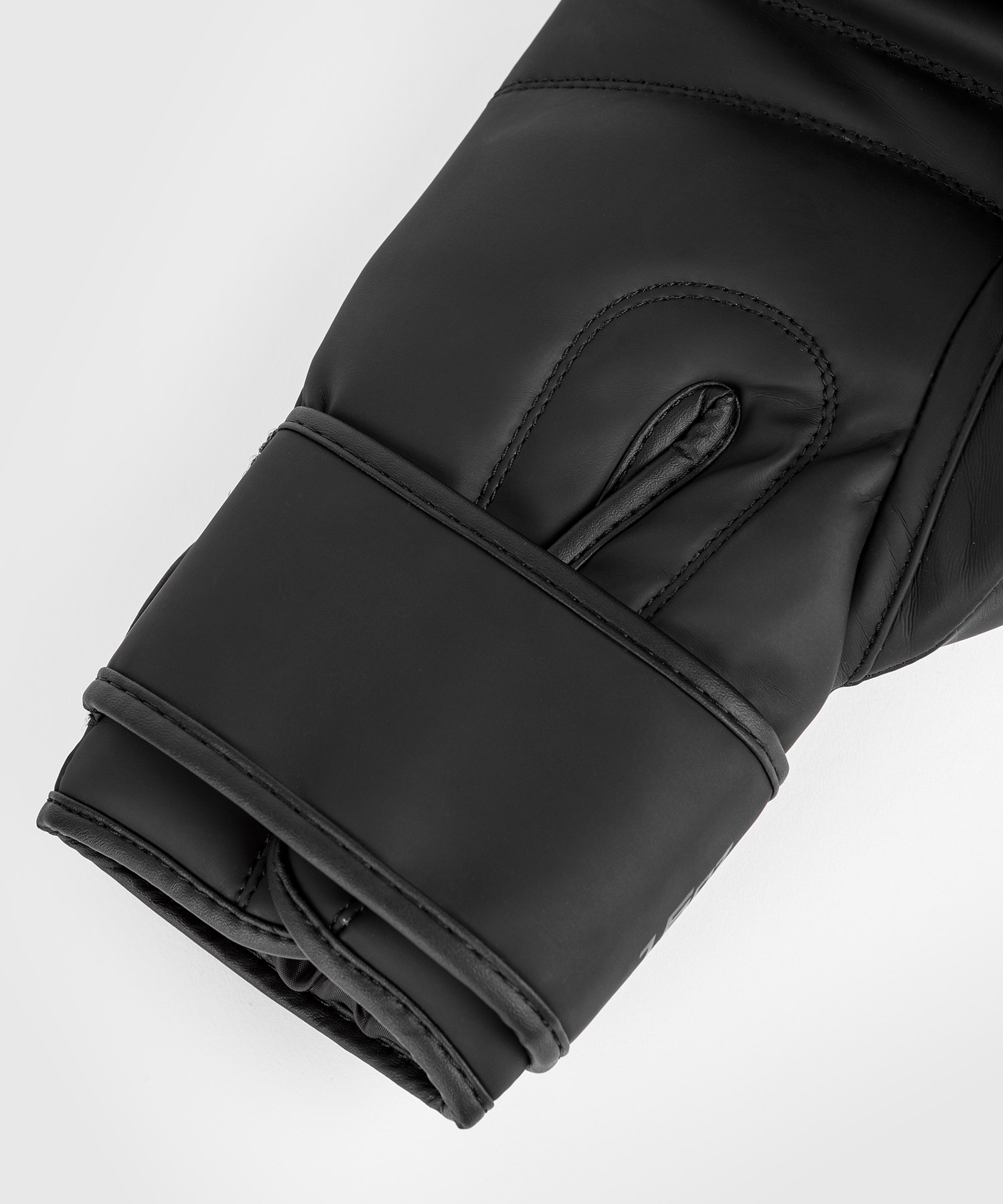 VENUM PU CONTENDER 2.0 BOXING GLOVES – BLACK/GOLD – 12OZ – UNISEX – SPARRING AND BAG TRAINING