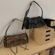 thumbnail image 2 of Bolsos de moto y motociclista para mujer, bolsos y carteras de diseño de lujo, novedad de 2023, bolso de hombro con lazo y remaches de cuero PU desgastado debajo del brazo, 2 of 4