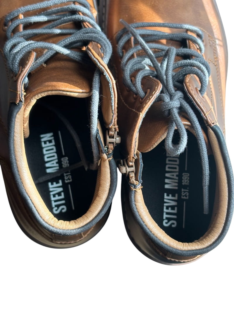 Steve Madden Men display picture 1
