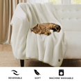 thumbnail image 3 of Manta UGG Whitecap de franela de felpa reversible de 70 x 50 pulgadas, 3 of 7