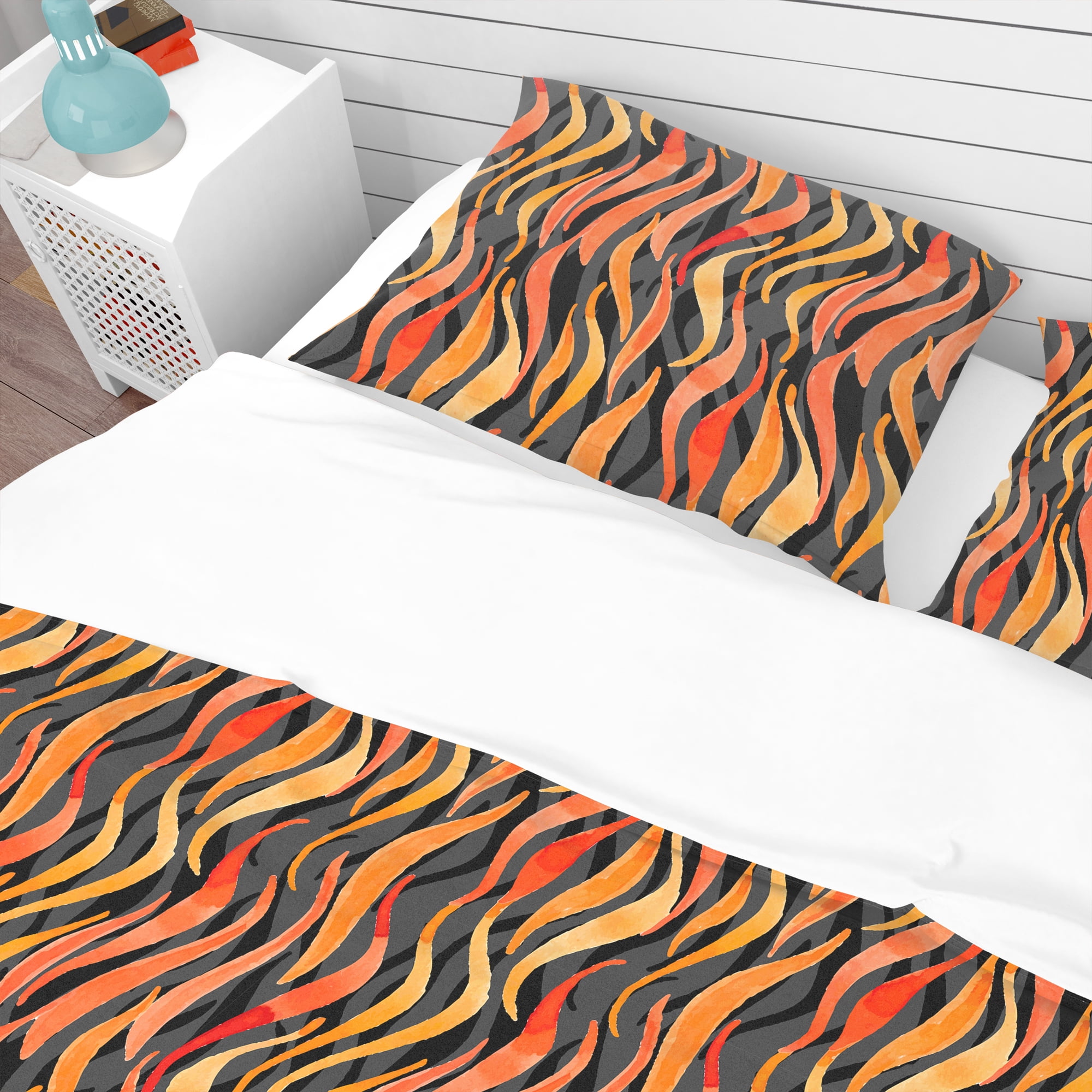 Designart 'Fire Flame Pattern' Modern & Contemporary Duvet Cover Set