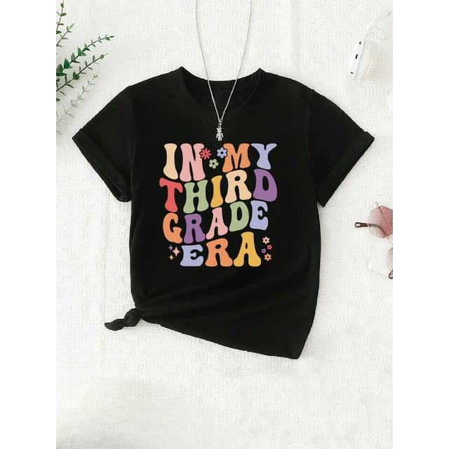 T-Shirt Graphique pour Filles de Ma Troisième Année - Haut Décontracté en Tricot avec Col Rond, Manches Courtes, Tenue d'Été, Tissu Extensible Moyen, Coupe Régulière, T-Shirts pour Filles