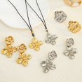thumbnail image 2 of Joyas de flores únicas INS Corte joyas de flores doradas collar de aleación de flores doradas pendientes nuevas joyas de pareja regalos de San Valentín para mujeres, 2 of 5