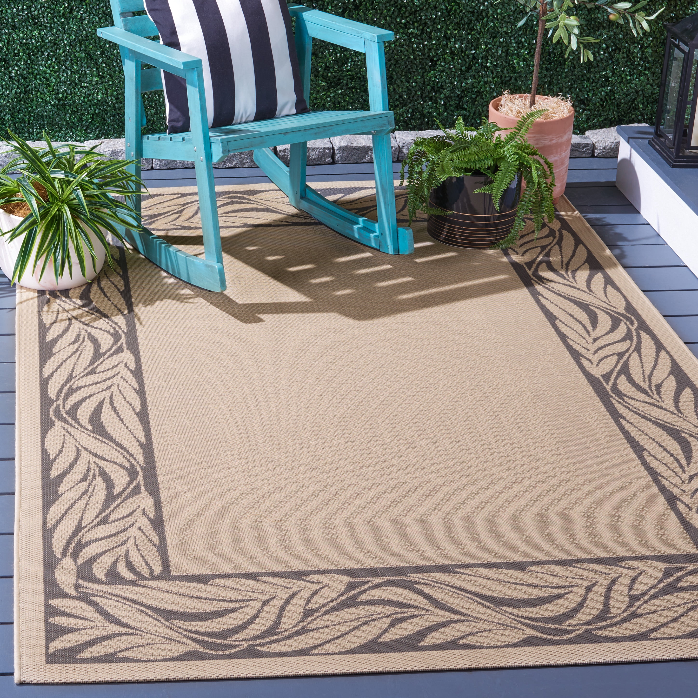 Safavieh Courtyard Micah Floral Indoor/Outdoor Area Rug, Sand/Gray, 4' x 5'7"