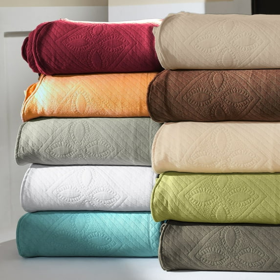 Celtic Circles 100% Cotton Jacquard Matelassé Scalloped Bedspread Set Charcoal / Queen