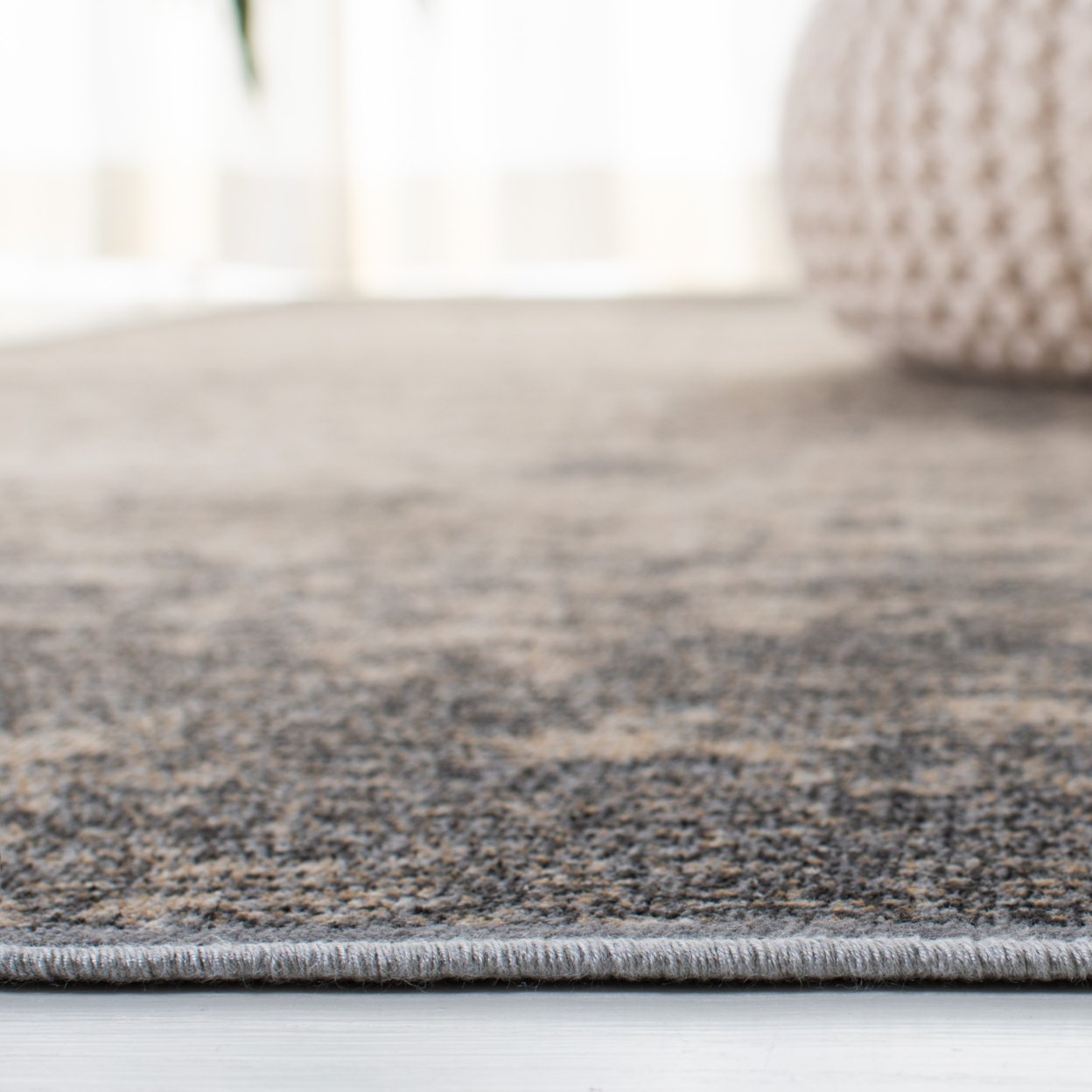 SAFAVIEH Atlas Elsie Distressed Area Rug, Charcoal/Grey, 5'3" x 7'7"