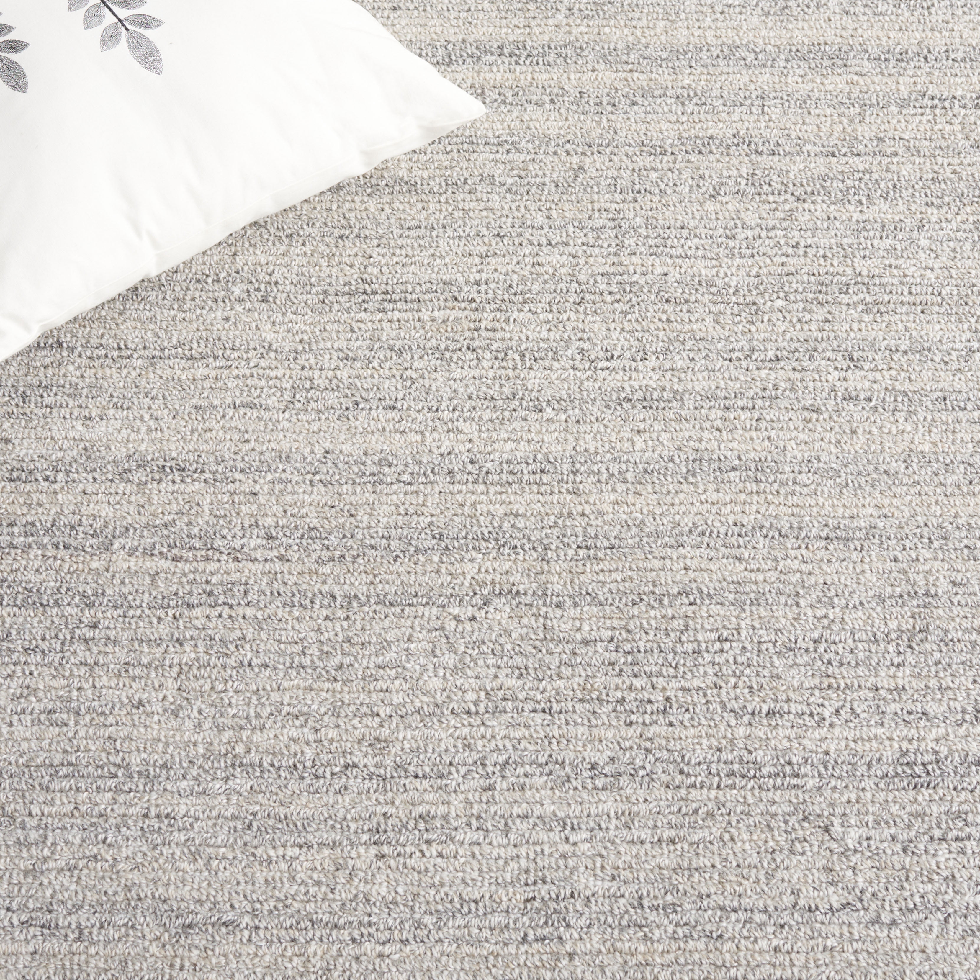 SAFAVIEH Ebony Adrian Striped Area Rug, Silver/Grey, 4' x 6'