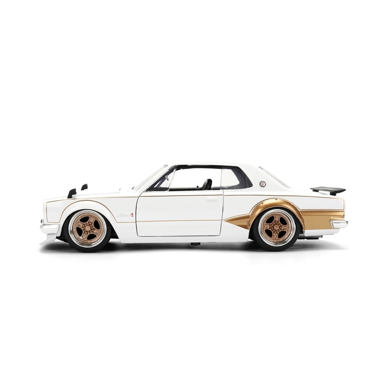 Jada 1971 Nissan Skyline GT-R, White/Gold Toys 37021-1/24 Scale