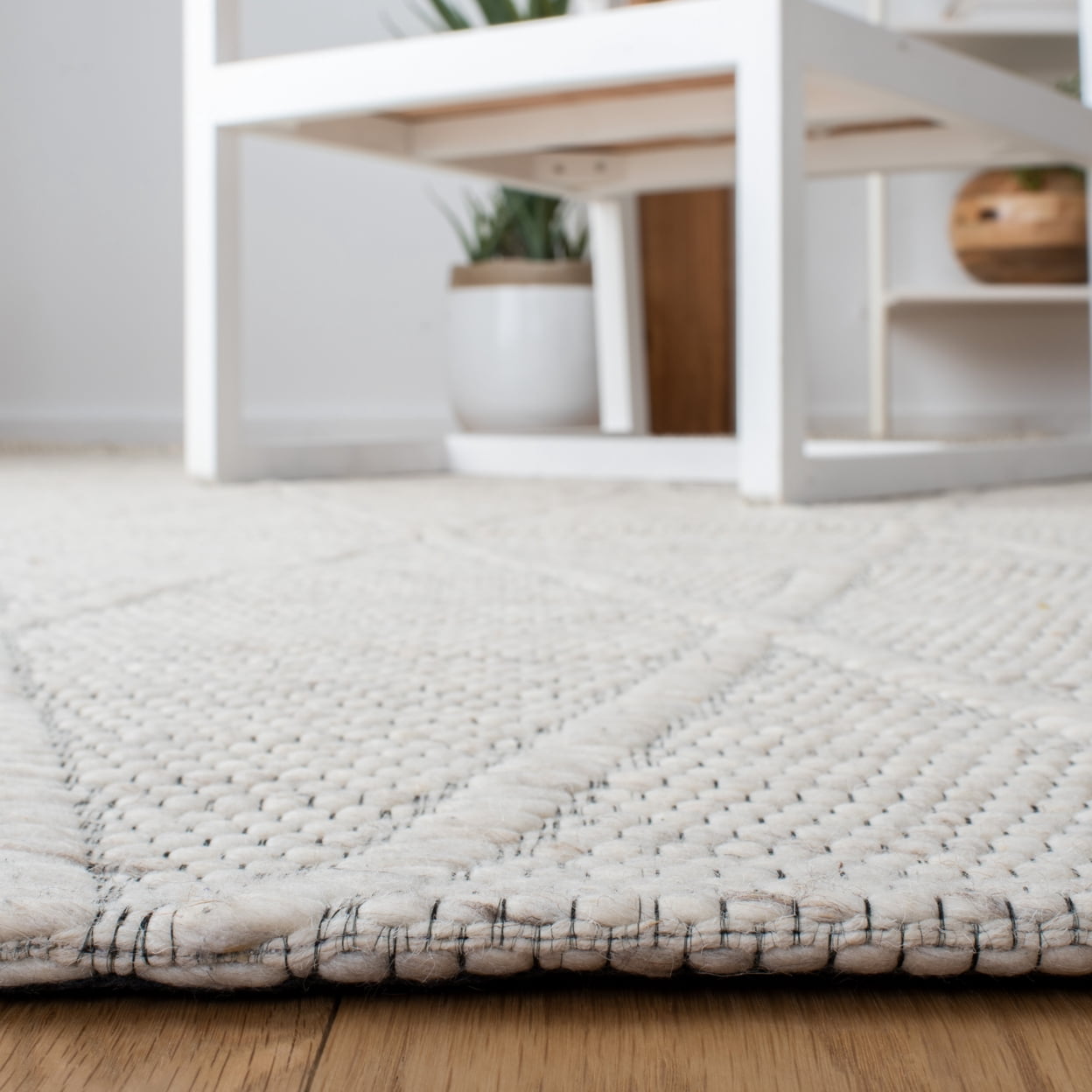 SAFAVIEH Marbella Aditi Diamond Area Rug, Ivory, 8' x 10'
