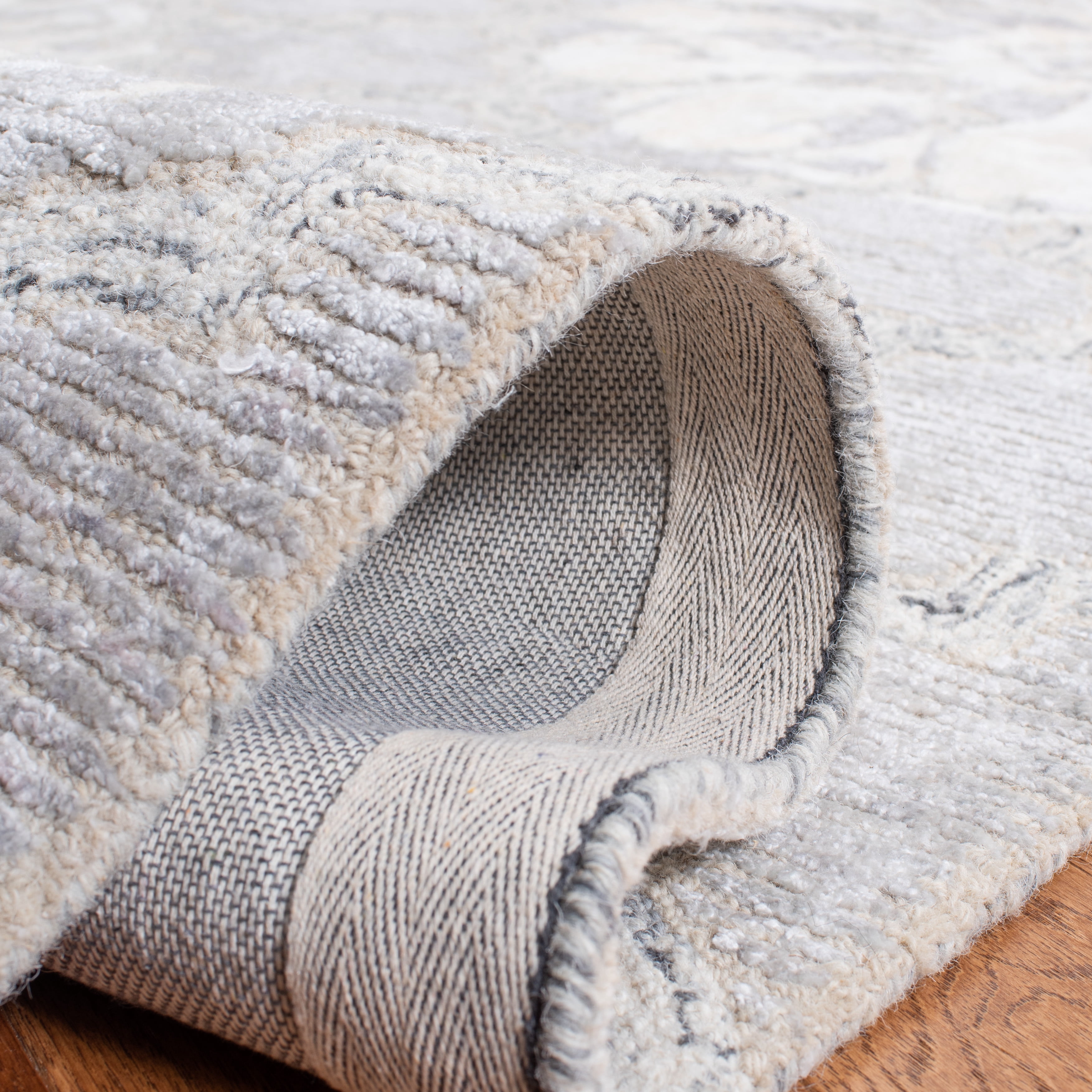 SAFAVIEH Glamour Jaye Floral Runner Rug, Silver/Ivory, 2'3" x 8'