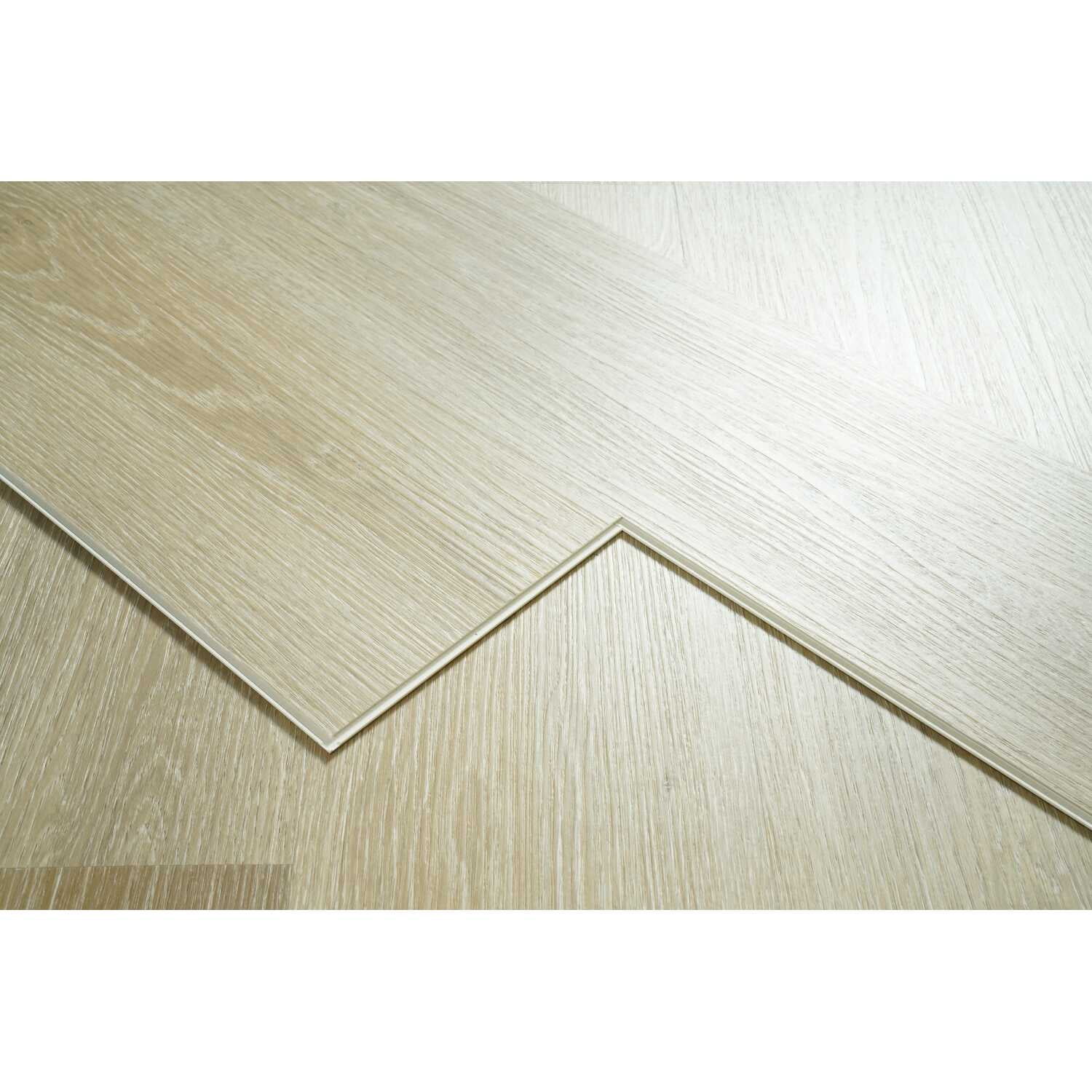Elegant Kitchen and Bath Luxury Vinyl Flooring 7 x 48 x 5.5mm 12 mil in Honey oak