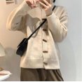 thumbnail image 3 of Cárdigan de punto retro para mujer en otoño e invierno nuevo estilo botón de cuerno cuello redondo chaquetas de suéter de moda suaves y cerosas para mujer, 3 of 5